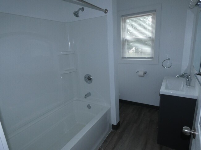 Building Photo - 508 N 4th St