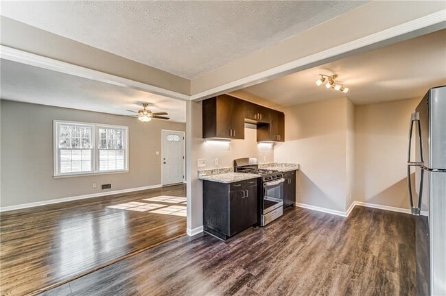 Building Photo - 4652 Old Cowan Rd