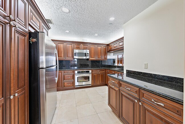 Building Photo - 926 Oak Harbour Dr