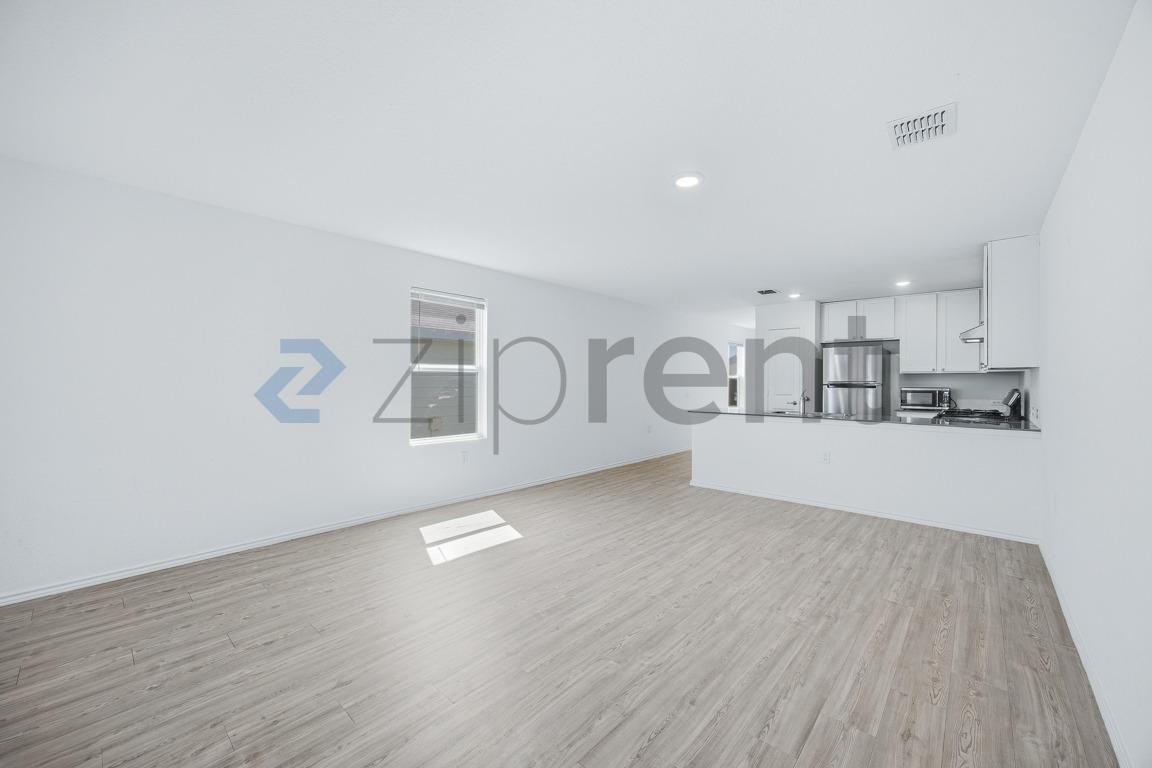 Building Photo - 10106 Ana Hts