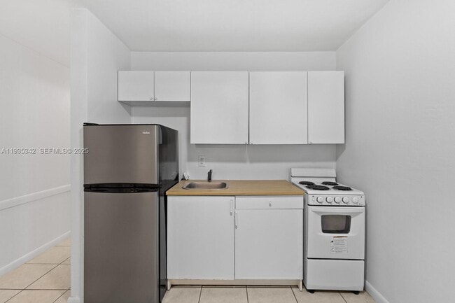 Building Photo - 318 Majorca Ave