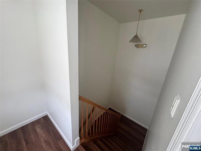 Building Photo - 225 Halladay St
