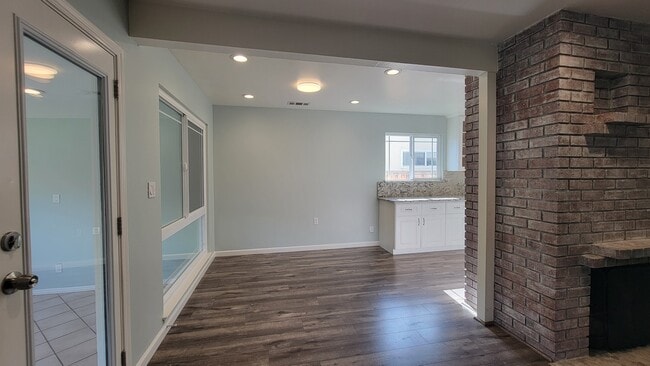 Building Photo - 28022 Thackeray Ave