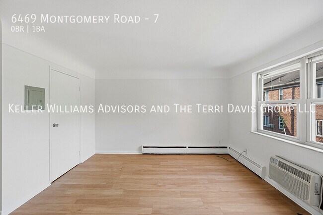Building Photo - Montgomery Road Garden Window Apartments