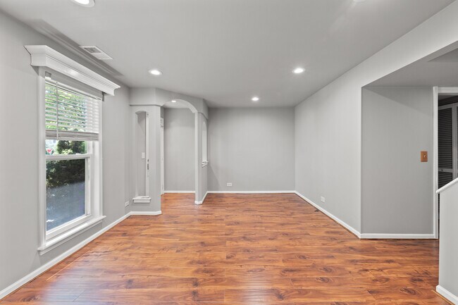 Building Photo - 260 Rodenburg Rd