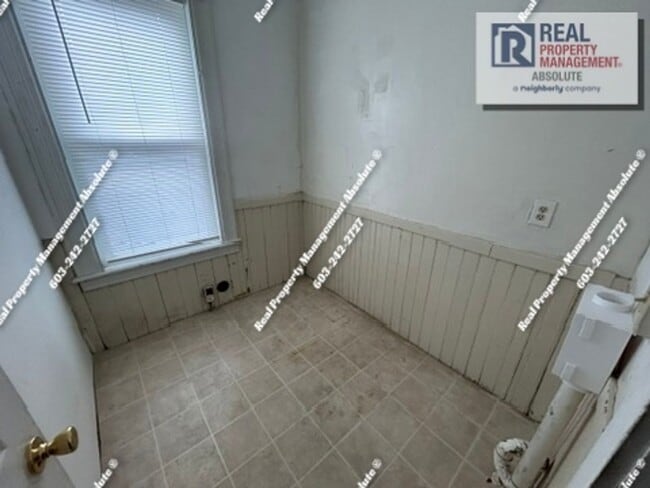 Building Photo - Large First-Floor 3BR Near Downtown Manchester