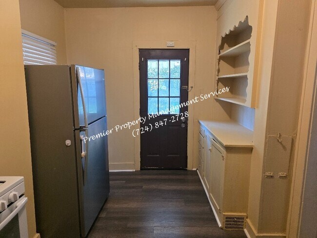 Building Photo - 1313 5th Ave