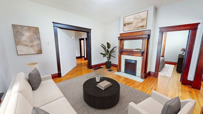 Building Photo - 5 BEDROOMS + 2 FULL BATHROOMS + 5 FREE OFF...