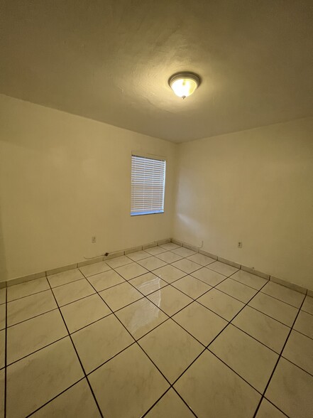 Building Photo - 2498 SW 17th Ave