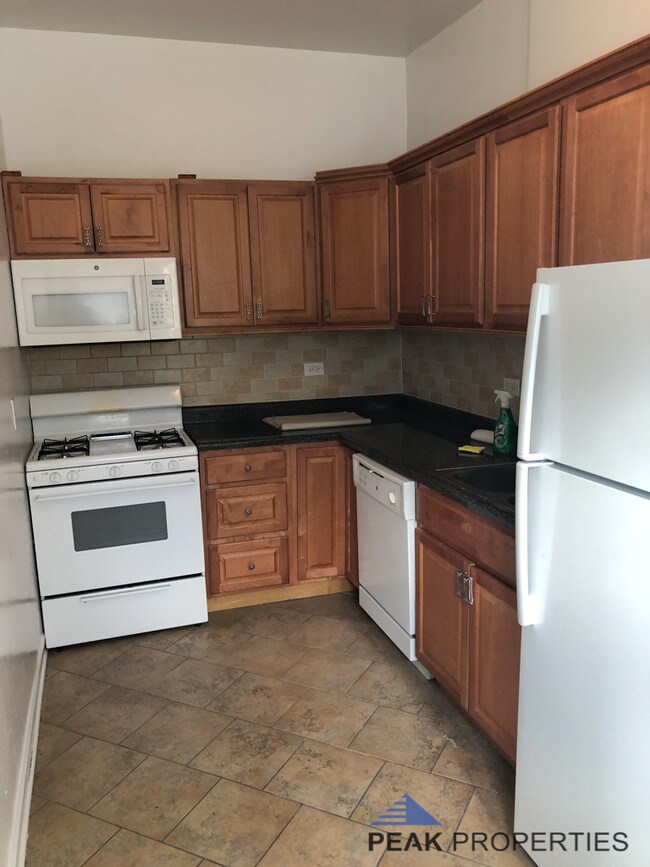 Interior Photo - 940-48 Linden St.