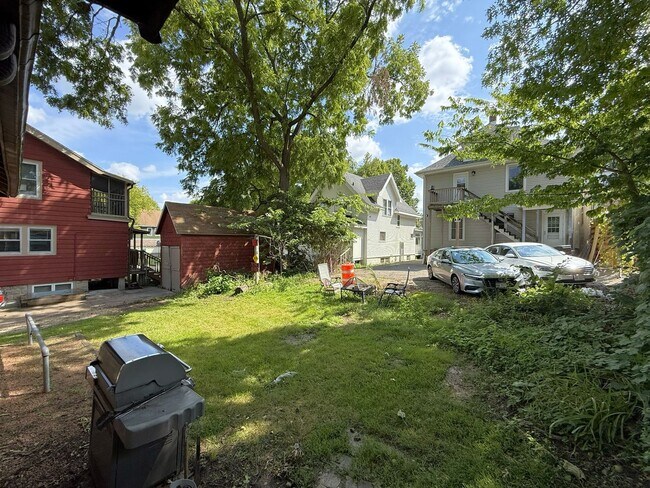 Building Photo - 1325 St James Ct