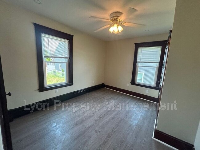 Building Photo - 568 Elm St