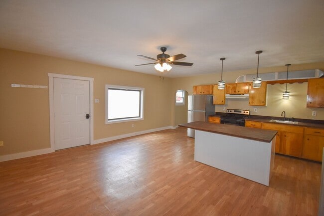 Building Photo - RALL202