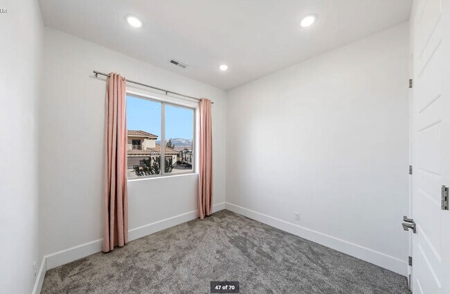Building Photo - 2548 E 1480 S