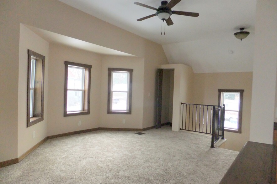 Spacious living room with lots of natural light. - 102 Clover Ridge Dr