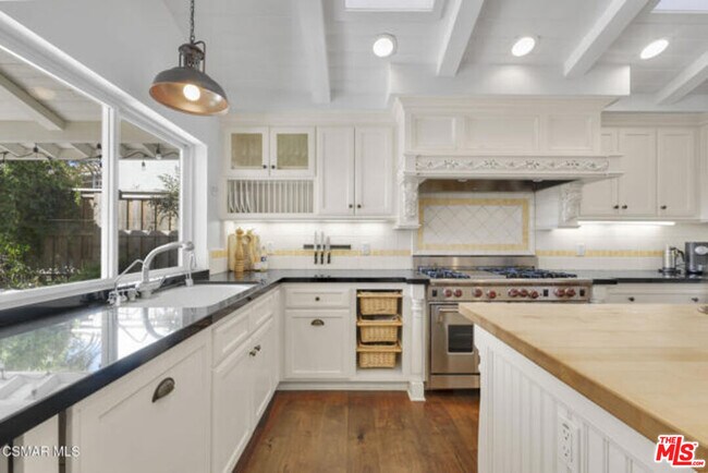 Building Photo - 987 Brookview Ave