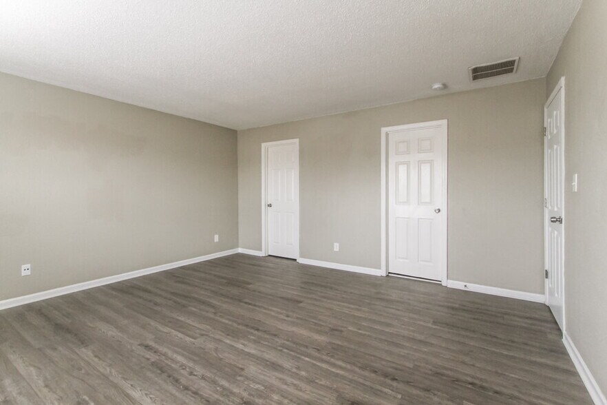 Building Photo - 607 Sweet Creek Dr