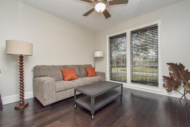 Building Photo - 4526 Lakeside Meadow Dr