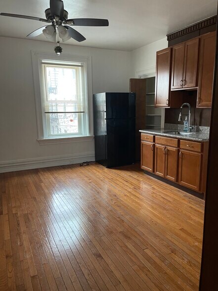 Building Photo - 5120 Friendship Ave