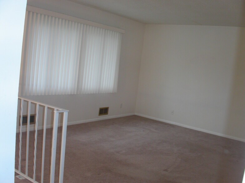 Building Photo - 10326 Balsam Ln