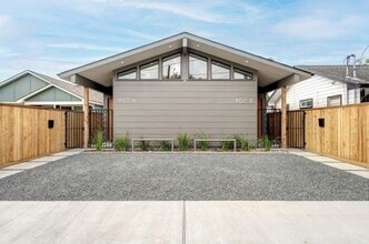 Building Photo - 907 Kern St