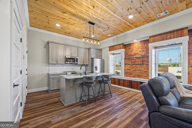 Building Photo - 958 Church St