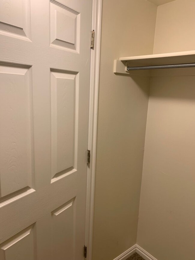Building Photo - One Bedroom next to Provo Rec Center, Park and near Utah Valley Hospital.