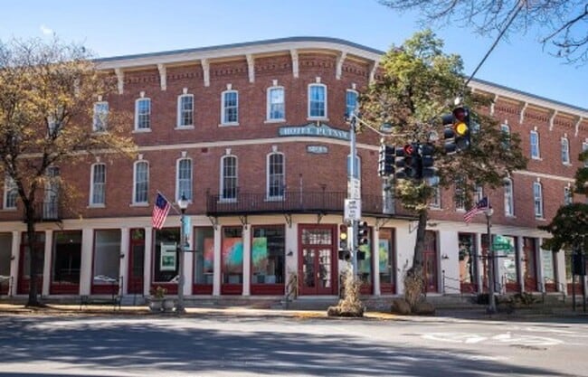 Building Photo - Putnam Block Winslow – One-Bedroom $1,900 ...