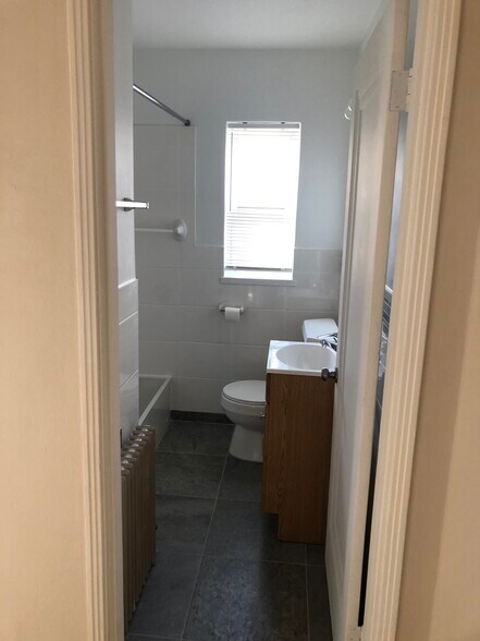 Building Photo - 530 Hadley Ave