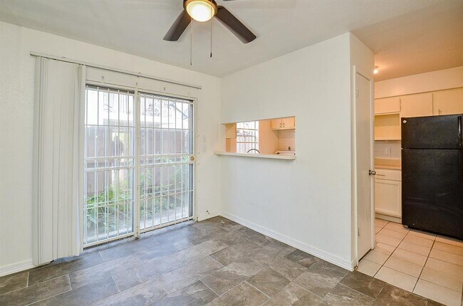 Building Photo - 9350 Country Creek St