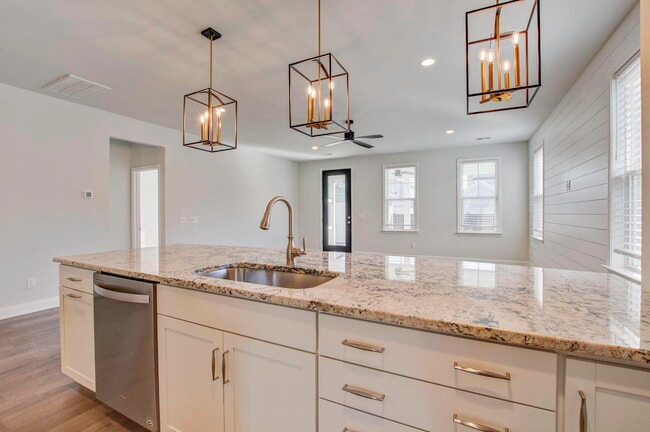 Building Photo - 612 Heartwood Ln