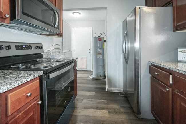 Building Photo - Charming 4-bedroom Cape Cod residence.