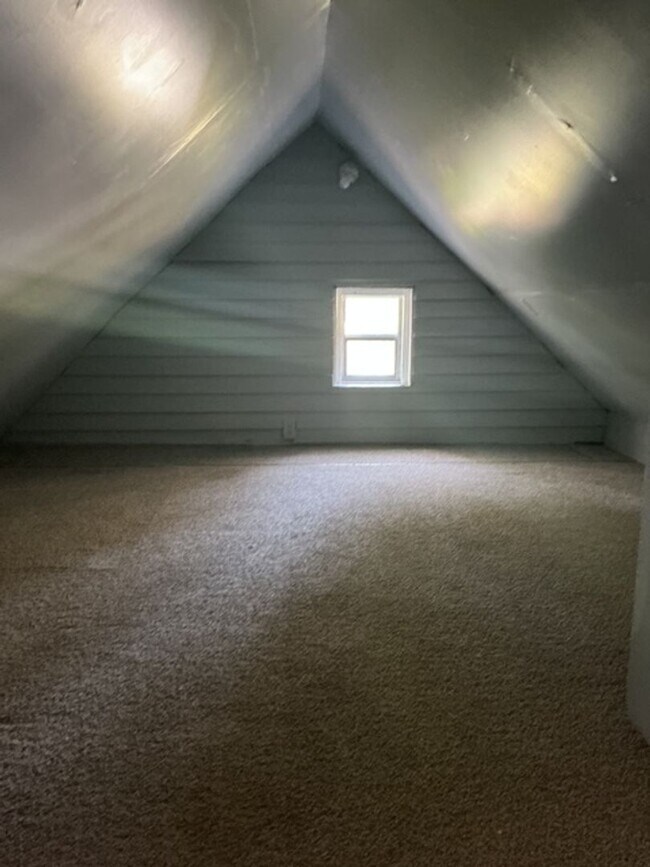 Building Photo - 3 Bedroom / 1 Bathroom House in Peoria