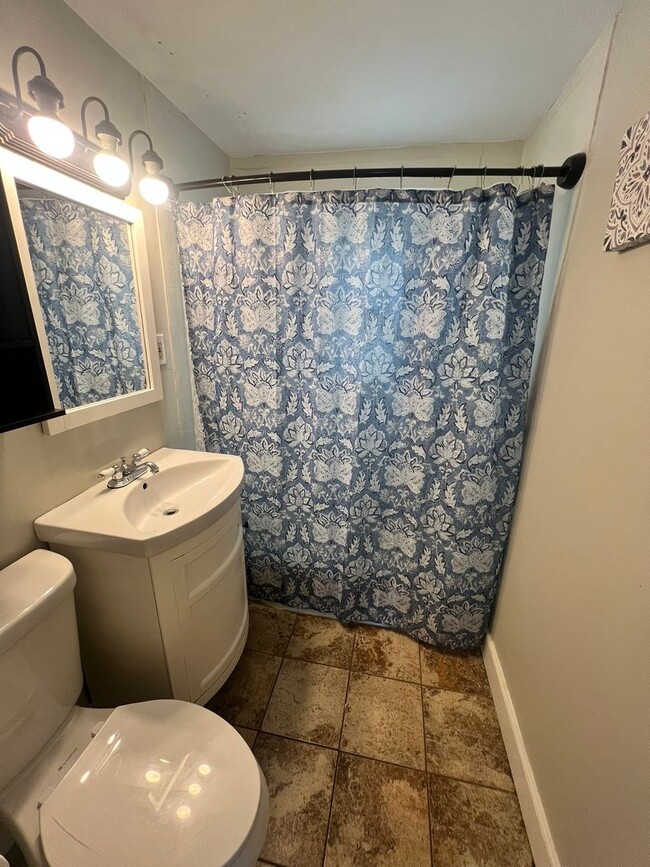 Building Photo - Single Family Ranch for Rent In Sixteen Ac...