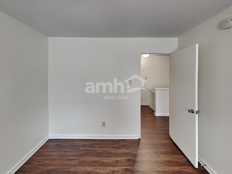 Building Photo - 1702 Bray Dr