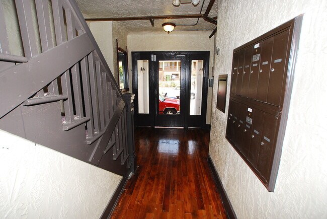 Building Photo - 1324 Calumet Ave Los Angeles CA 90026
