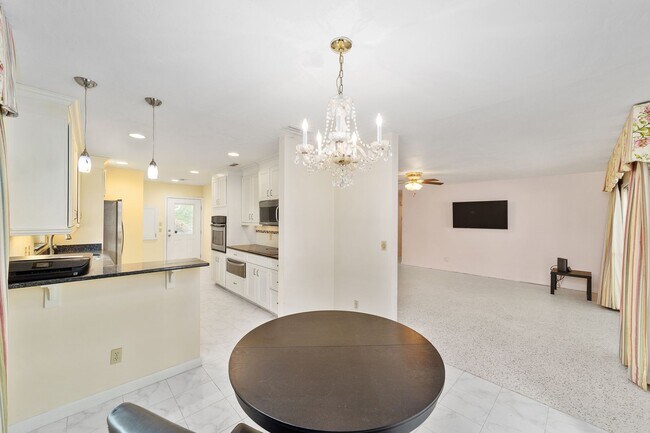 Building Photo - Beautiful 3/2 in Forest Ridge