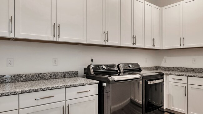 Building Photo - Beautiful Home in Canyons South!