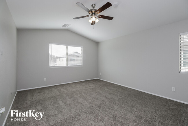 Building Photo - 405 W Jersey Way