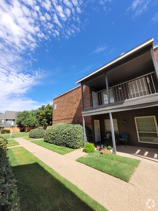 Building Photo - 1 bed 1 bath unit at Sagewood Condominums