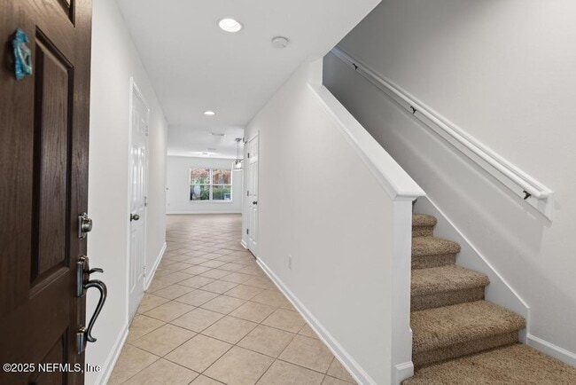 Building Photo - 411 Walnut Dr