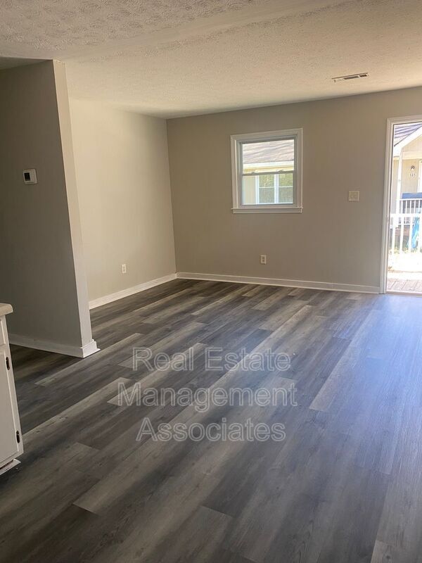 Building Photo - 521 E Central Ave