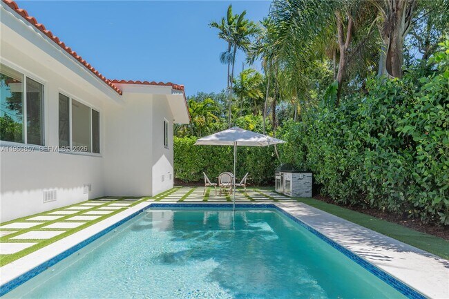 Building Photo - 920 Alava Ave