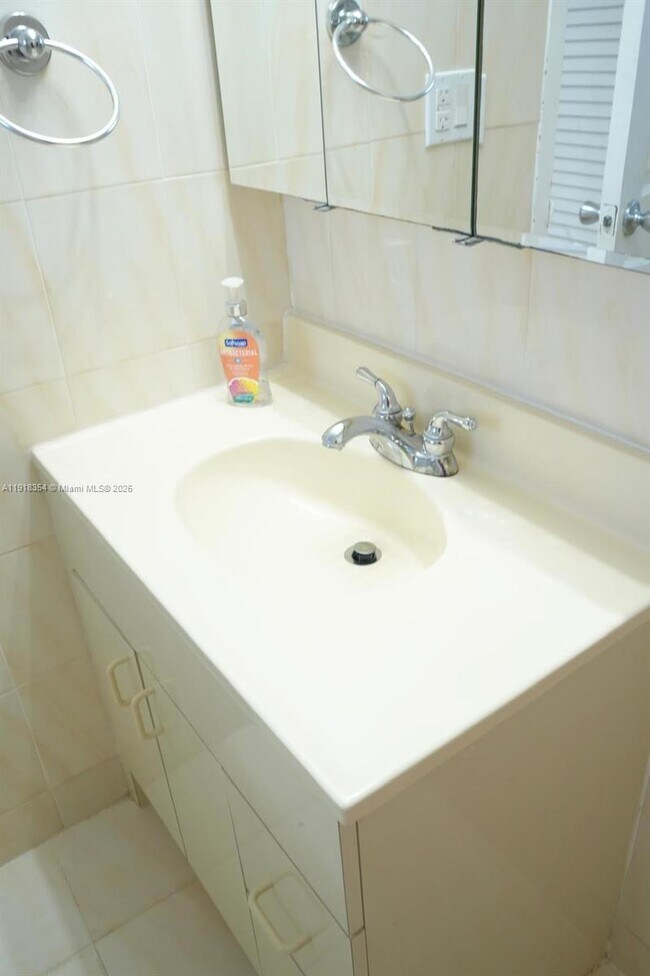 Building Photo - 8000 Harding Ave