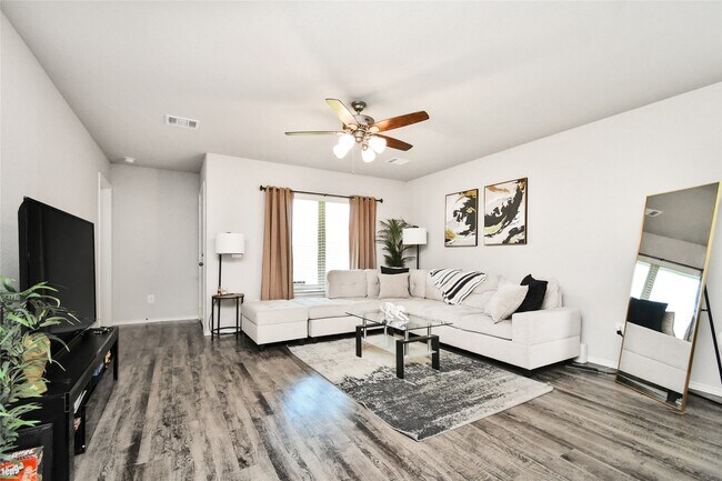 Building Photo - 7915 Meadow Cranesbill Ln