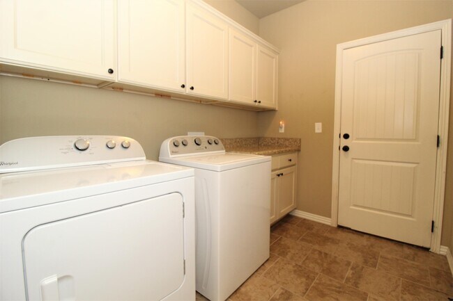 Building Photo - 656 N Longfellow Ln