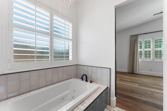 Building Photo - 4145 E Campbell Ave