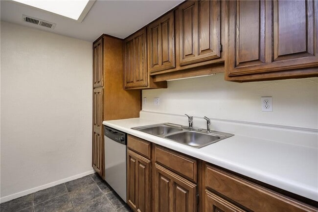 Building Photo - 8210 Bent Tree Rd