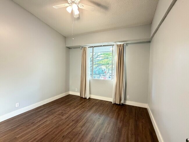 Building Photo - 921 Lyons Rd