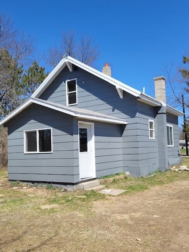 Building Photo - 3 Bedrooms, 2.5 Bathrooms Single Family Home in Staples, MN w/2+ car garage
